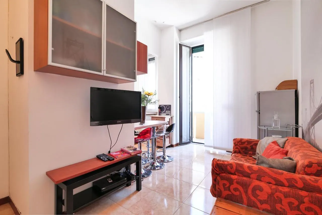 Appartamento PrimoPiano - Tertulliano Milano 0*,  Italia