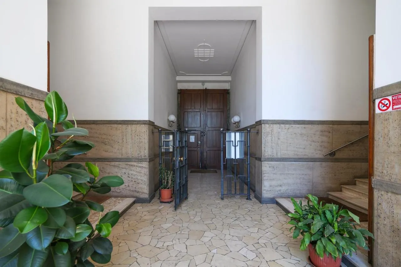Appartamento PrimoPiano - Tertulliano Milano 0*,  Italia